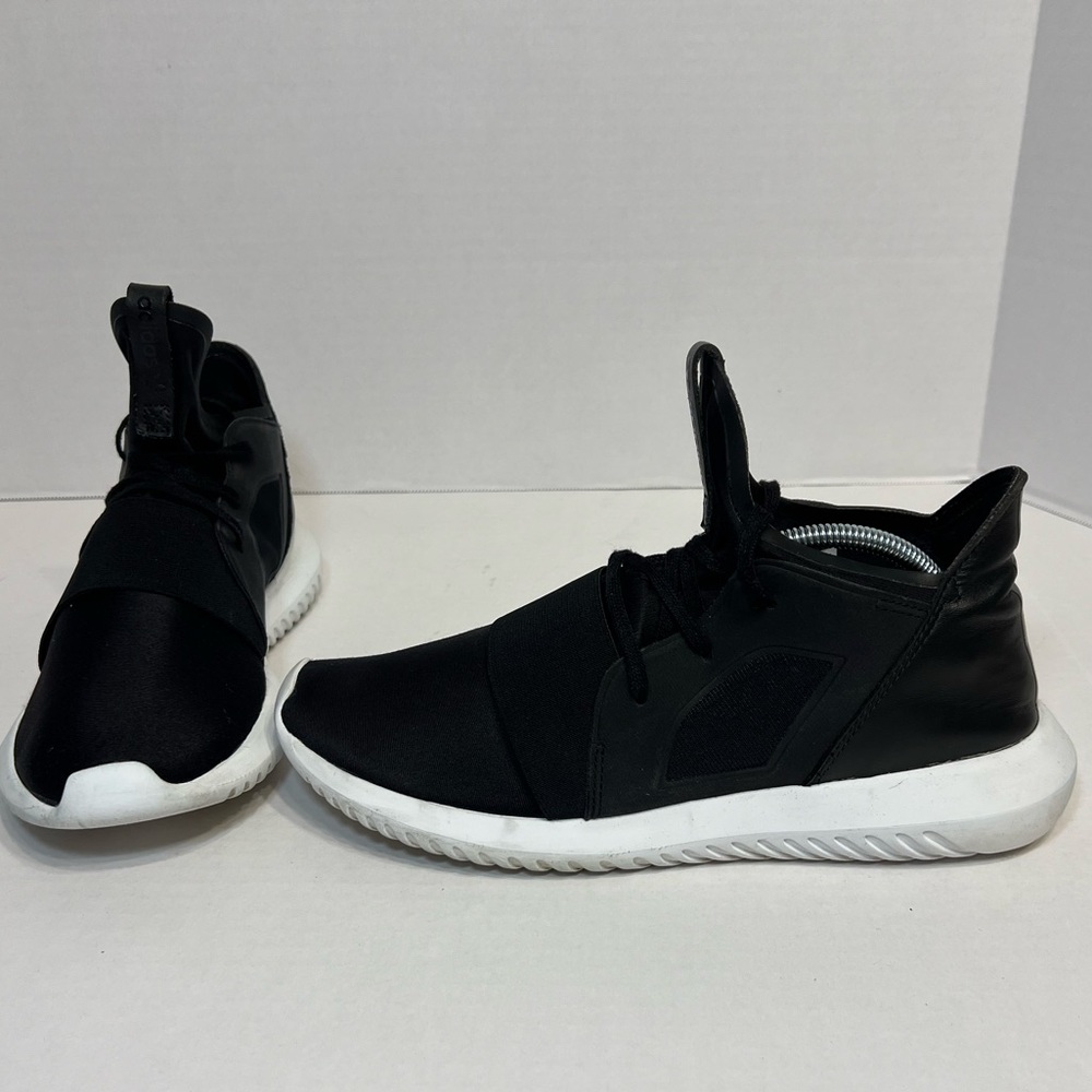 Adidas Tubular Defiant Core Womens black sneakers size 9